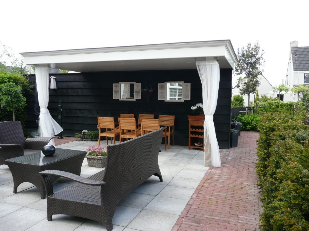 Klassieke overkapping in tuin