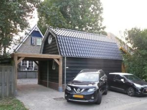 Carport bij atelier