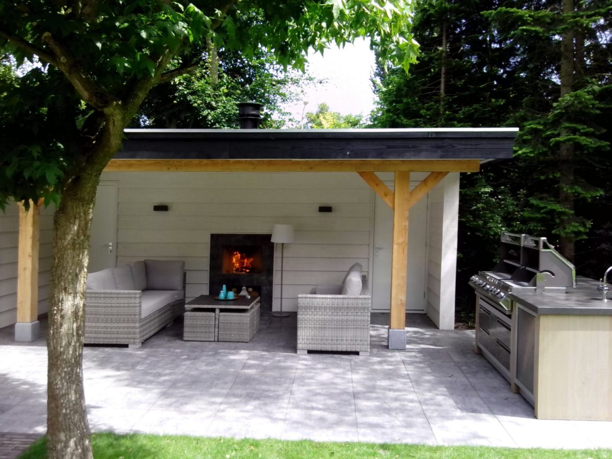 Haard en losse buitenkeuken
